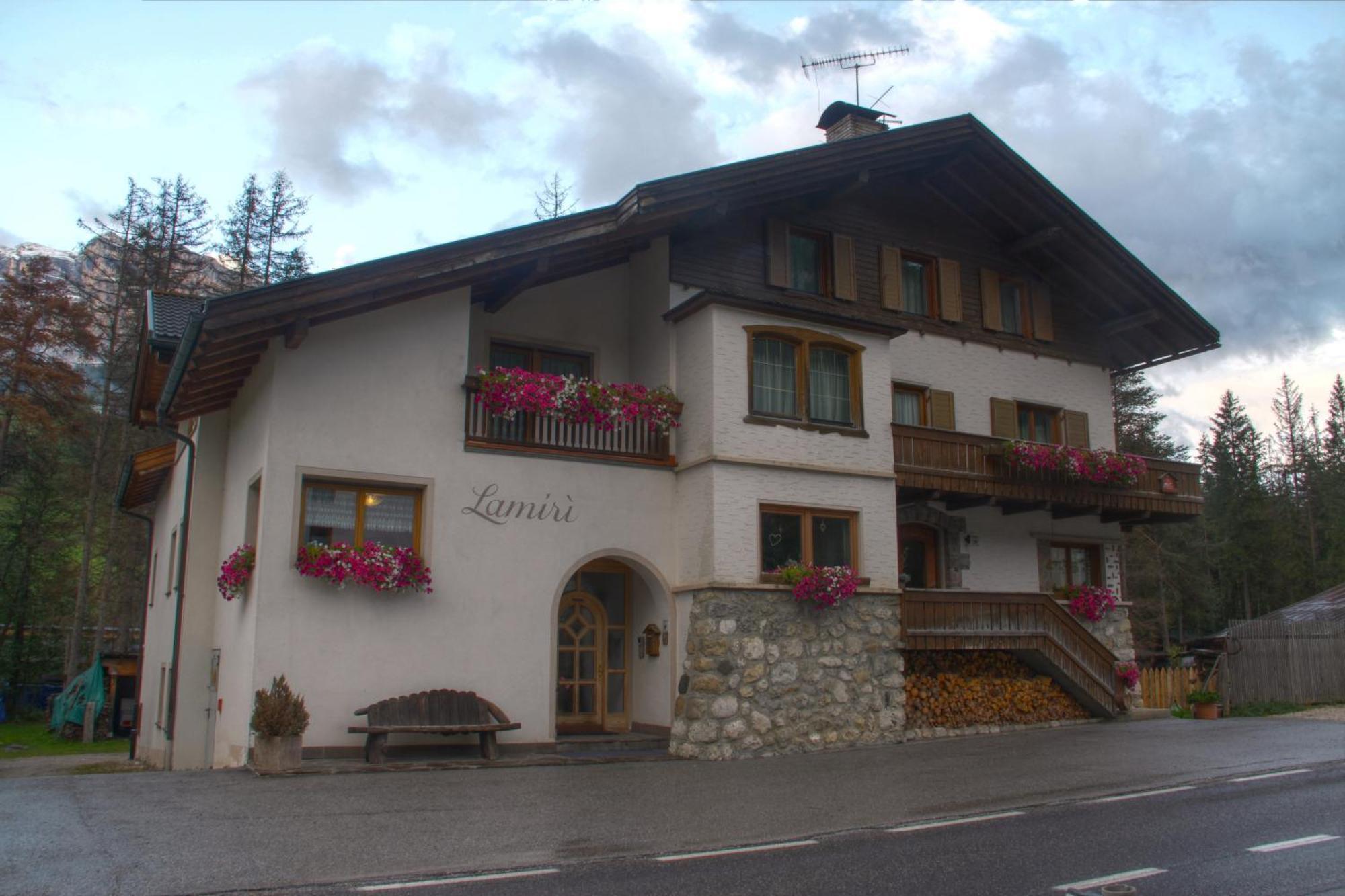 バディーア Lamiri Bed & Breakfast エクステリア 写真