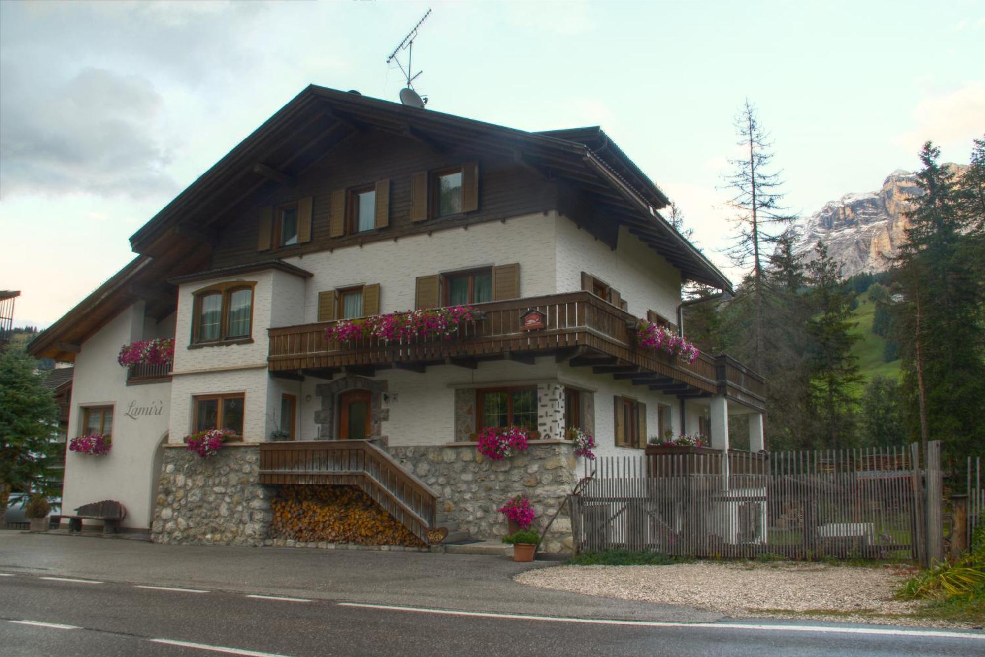 バディーア Lamiri Bed & Breakfast エクステリア 写真